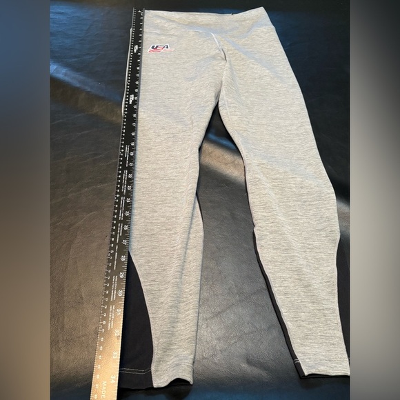 Nike Dri/Fit The Nike One Tight Fit Gray Form-Fitting 7/8 Leggings size M NWT - Picture 4 of 14